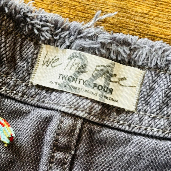 Free People Becket Cut Off Slouchy Shorts - Size 24 - Picture 7 of 12